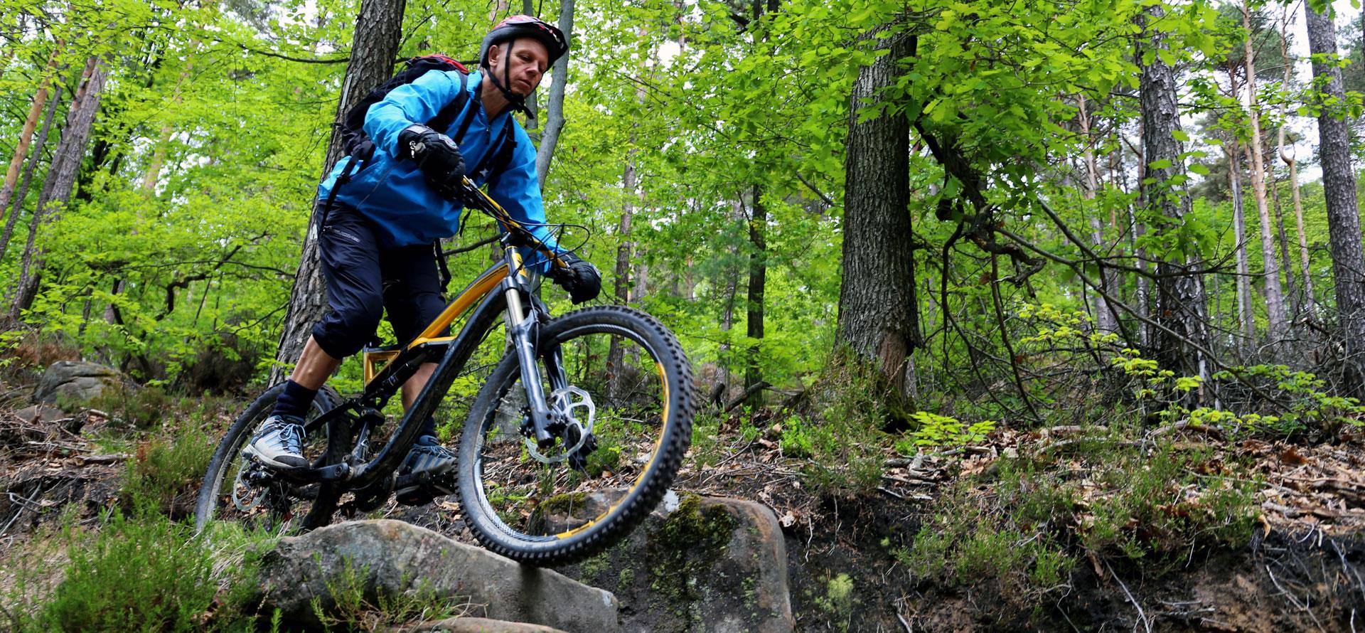 Randonnée en VTT : aire naturelle Lozère, camping près de Quézac