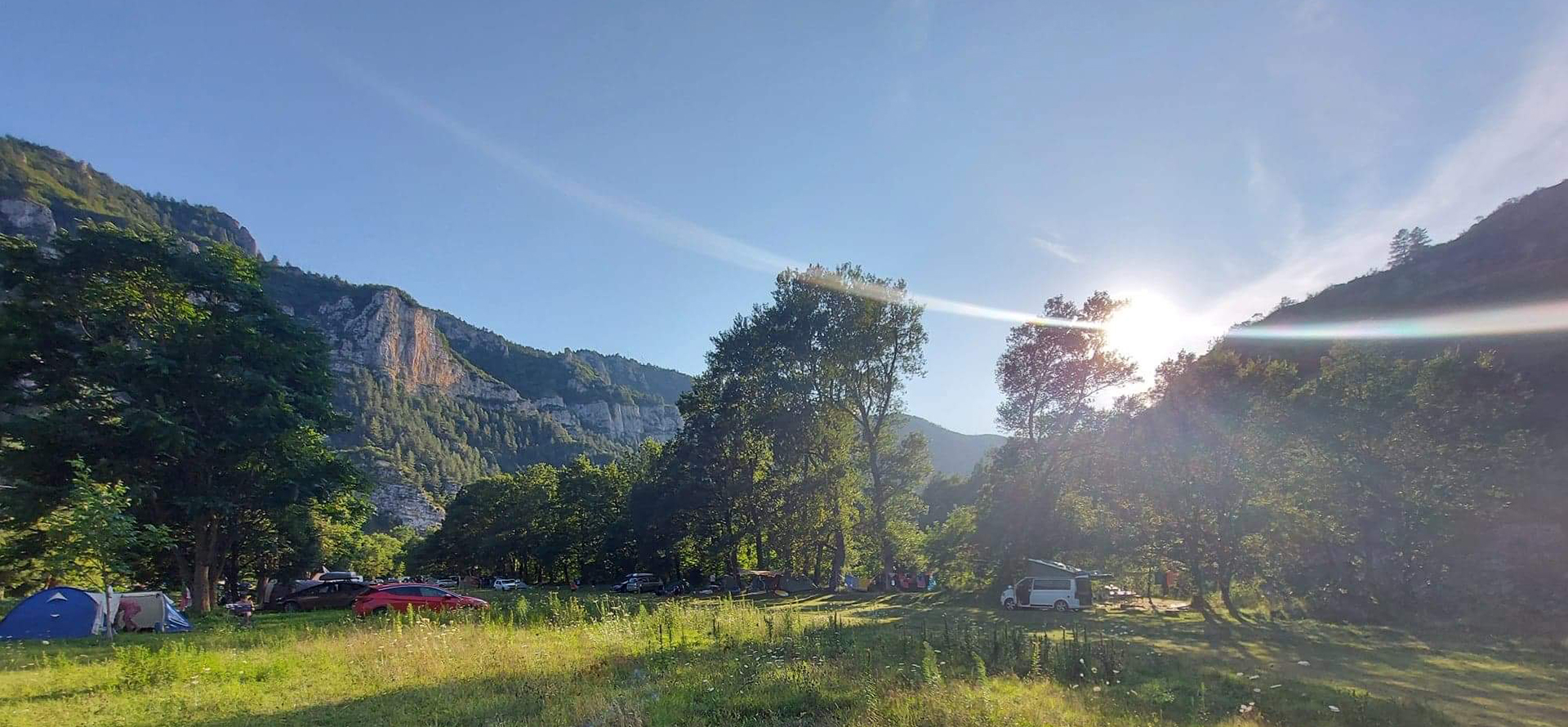 Camping Quézac : aire naturelle de camping de Charbonnières