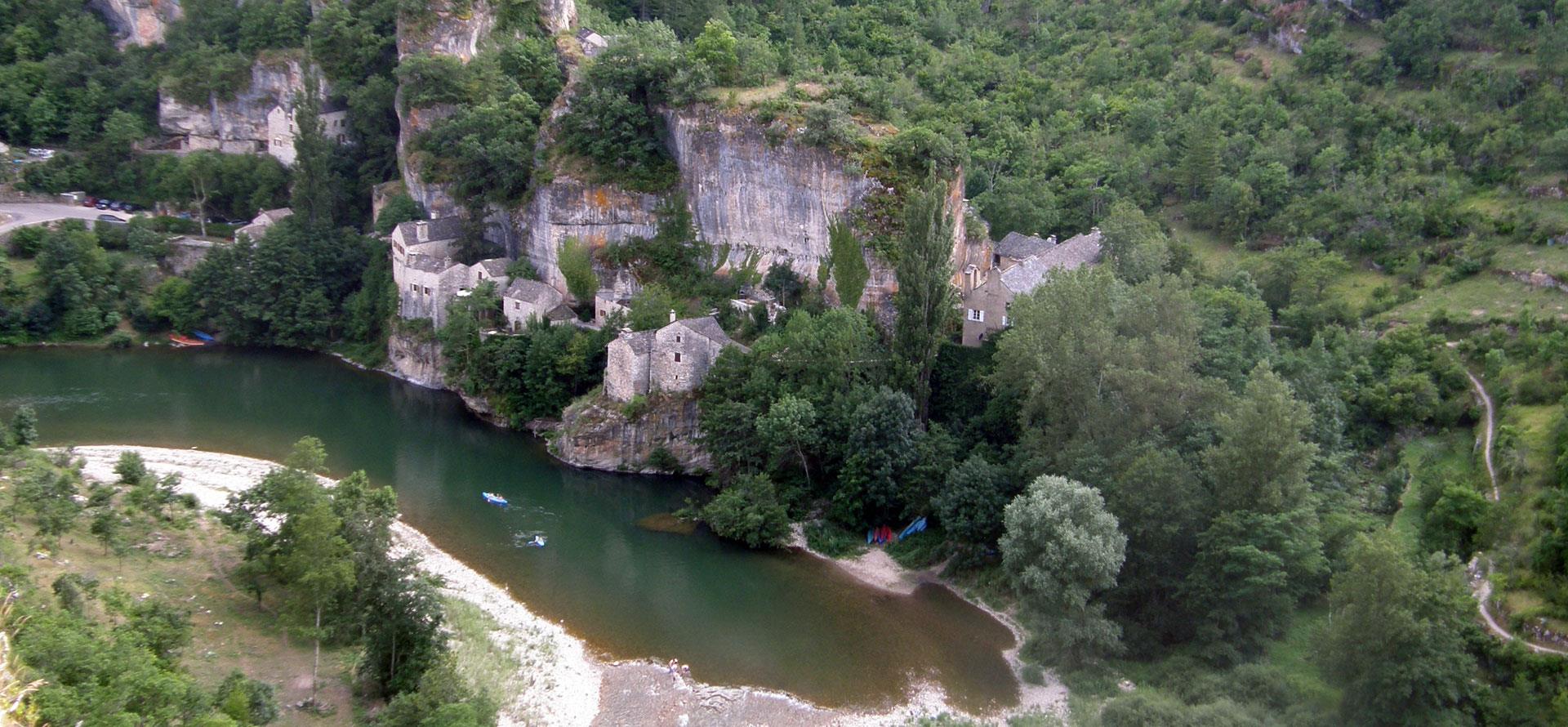 Aire naturelle de camping Gorges du Tarn, camping près de Sainte-Enimie et Quézac